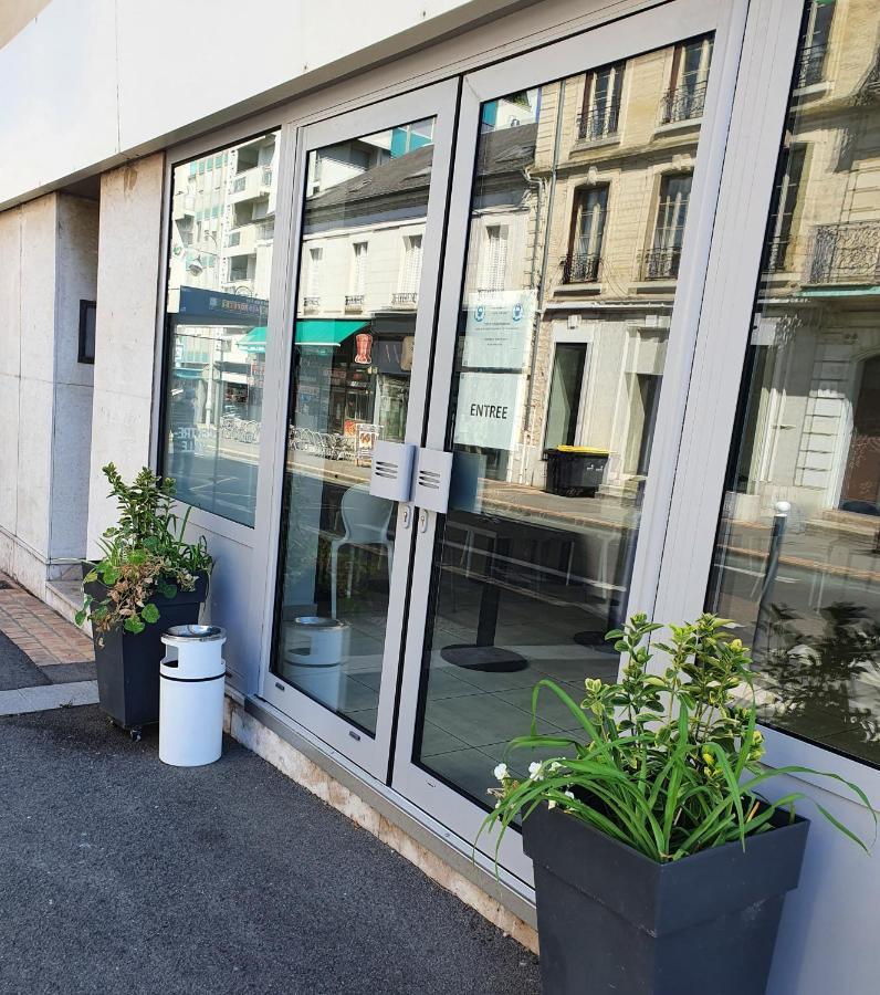 Brit Hotel Confort Nevers Centre Gare Bagian luar foto