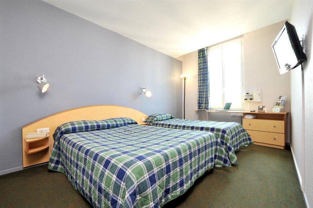 Brit Hotel Confort Nevers Centre Gare Bagian luar foto
