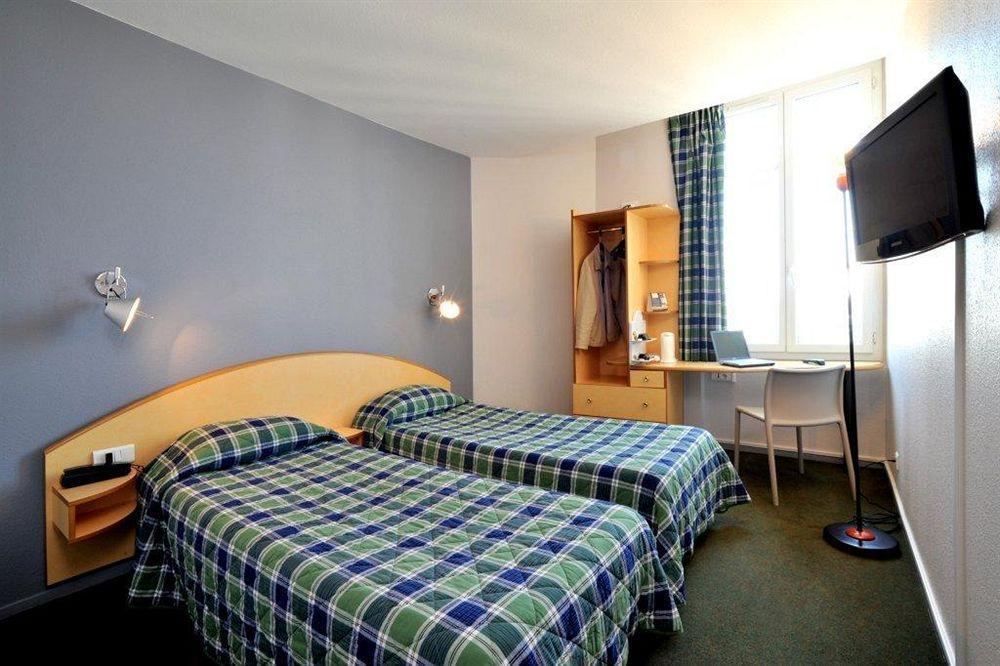 Brit Hotel Confort Nevers Centre Gare Bagian luar foto
