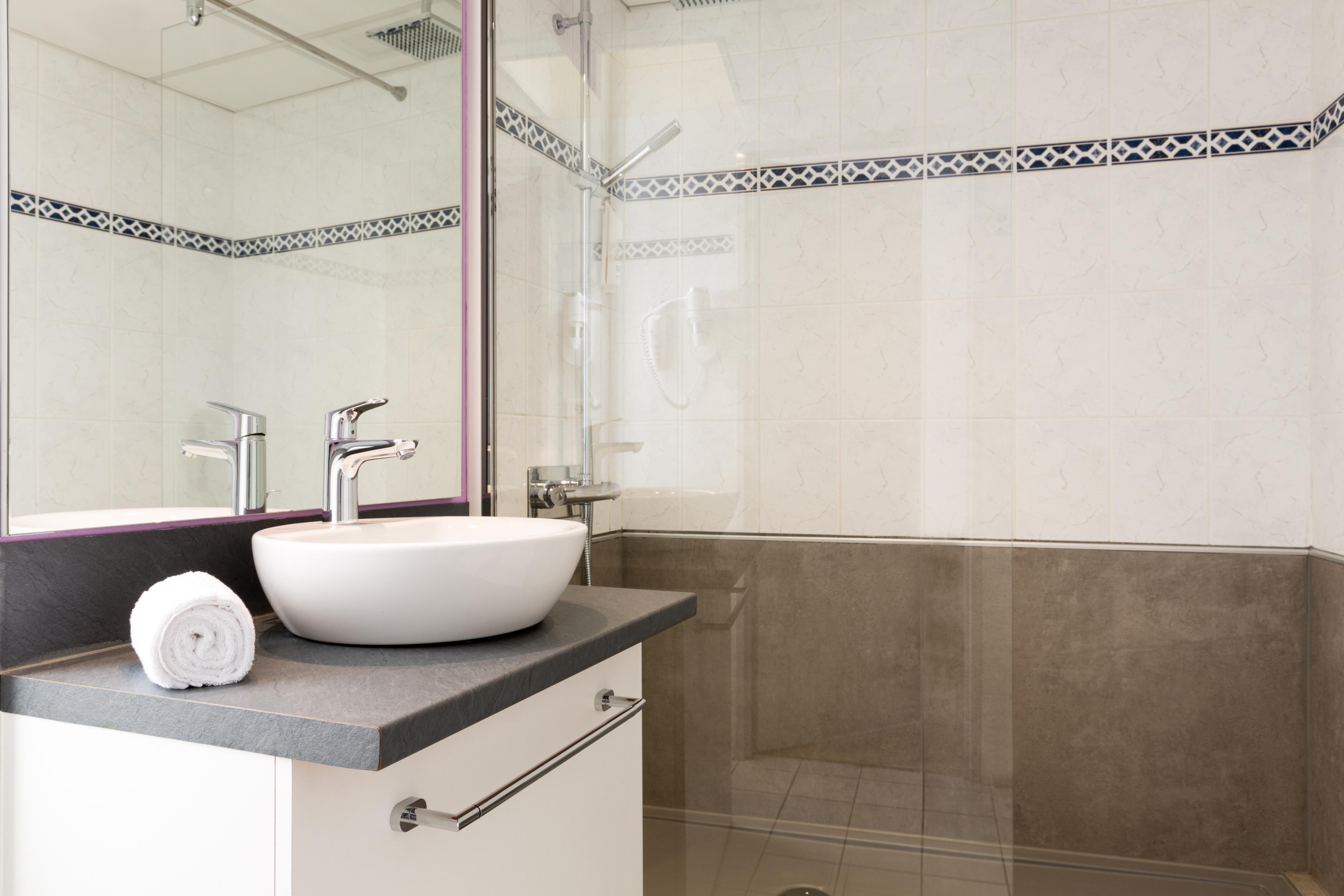 Brit Hotel Confort Nevers Centre Gare Bagian luar foto