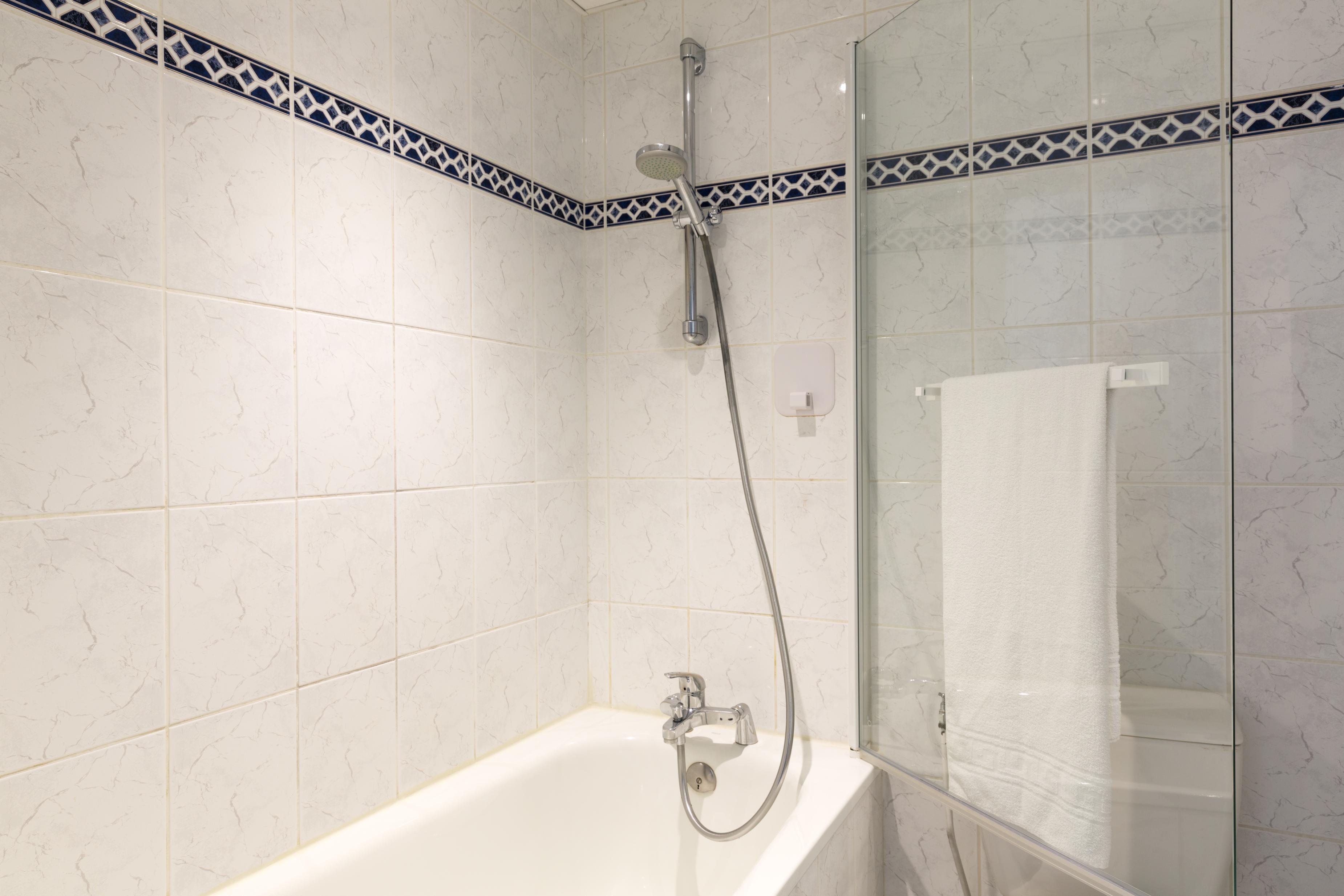 Brit Hotel Confort Nevers Centre Gare Bagian luar foto