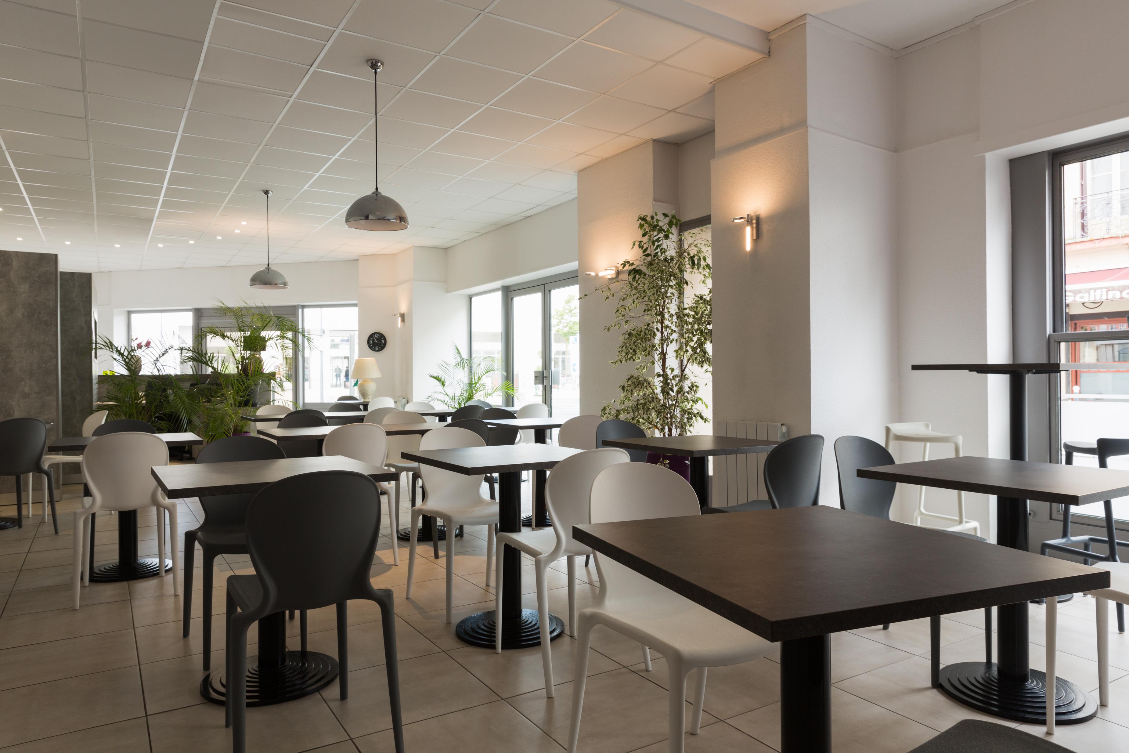 Brit Hotel Confort Nevers Centre Gare Bagian luar foto