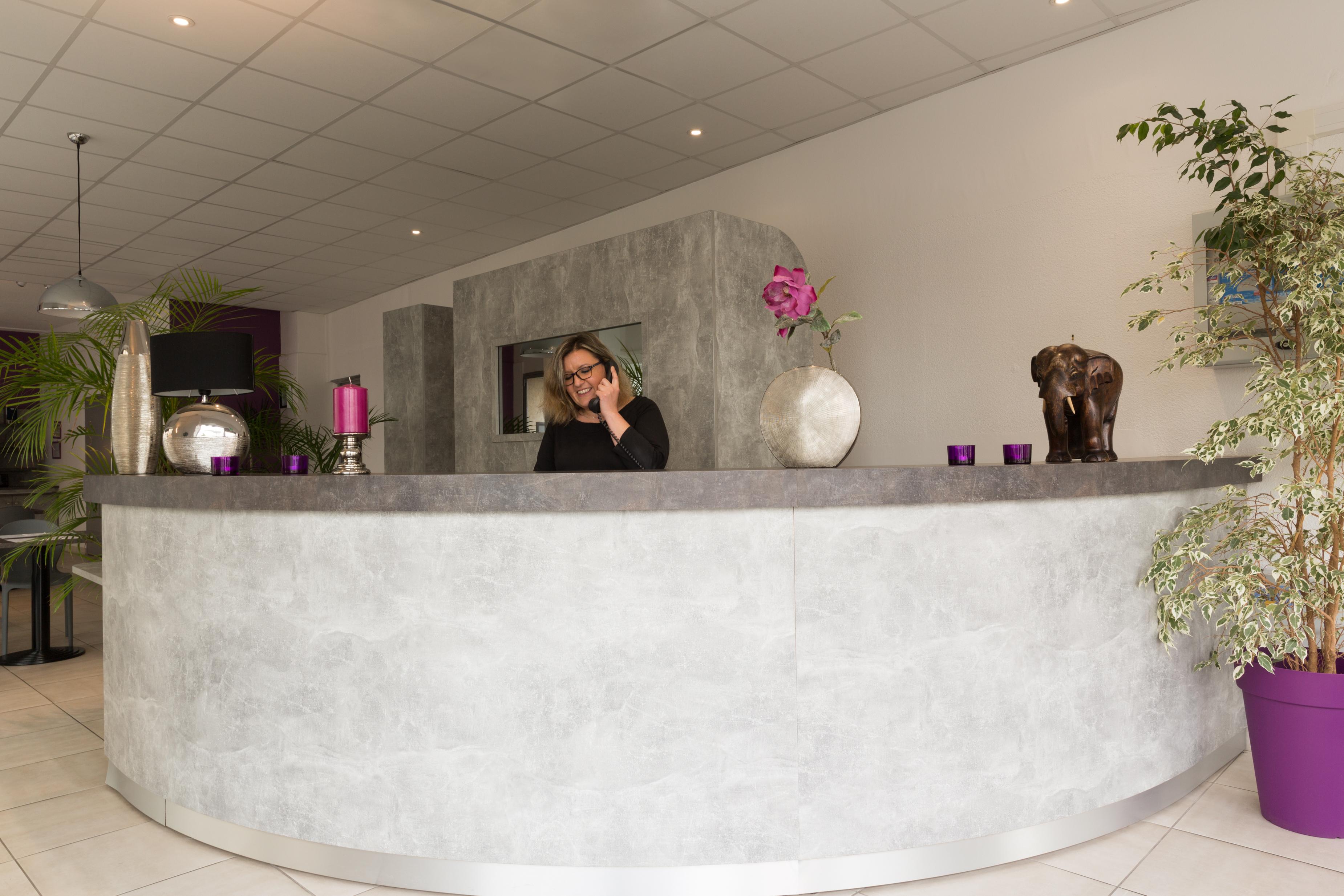 Brit Hotel Confort Nevers Centre Gare Bagian luar foto