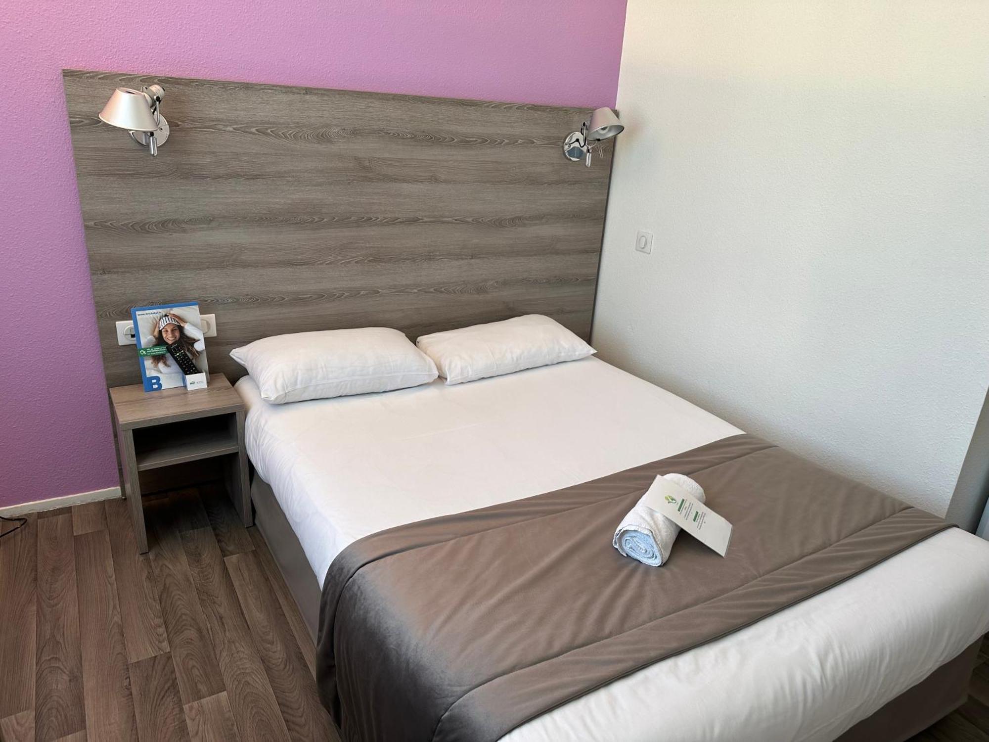 Brit Hotel Confort Nevers Centre Gare Bagian luar foto