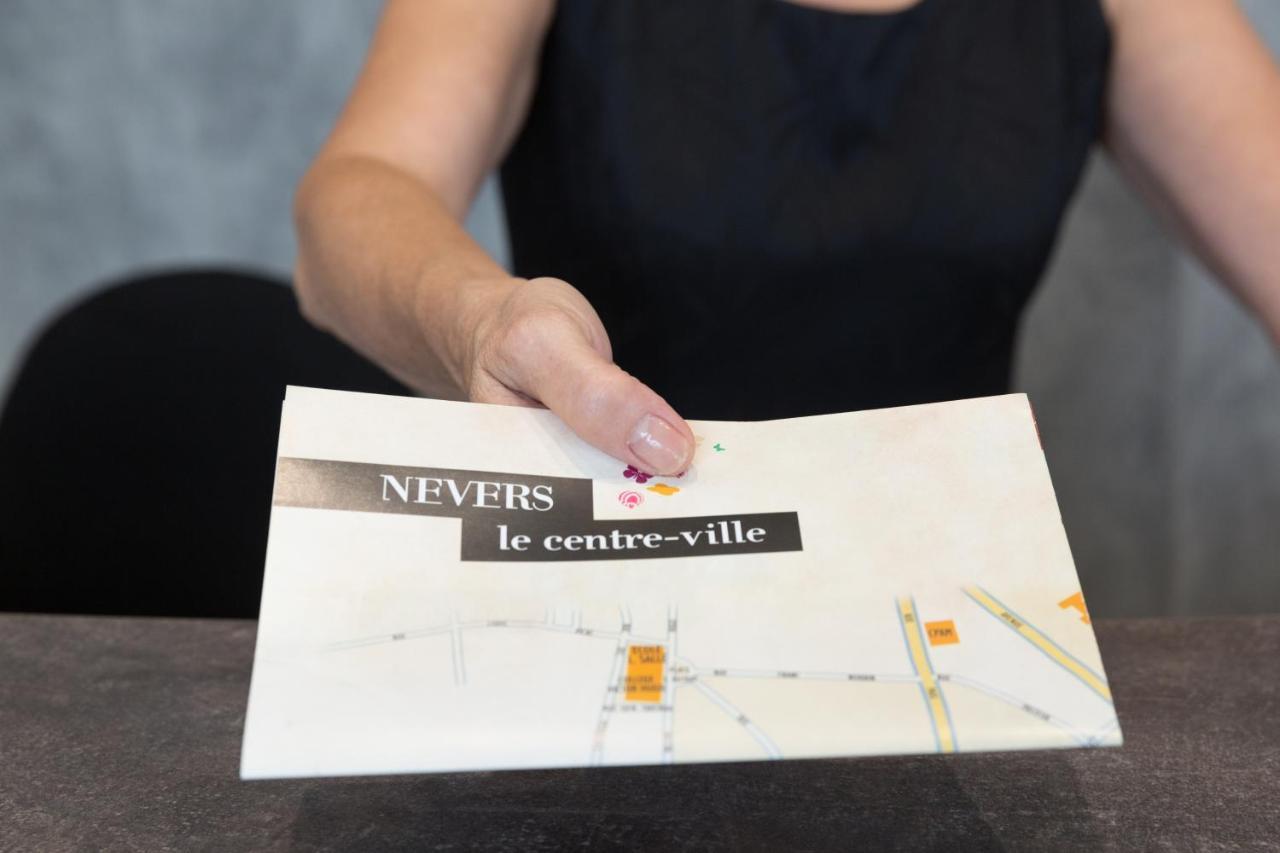 Brit Hotel Confort Nevers Centre Gare Bagian luar foto