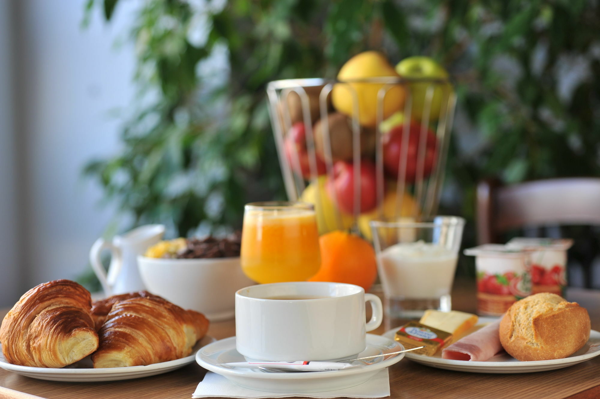 Brit Hotel Confort Nevers Centre Gare Bagian luar foto