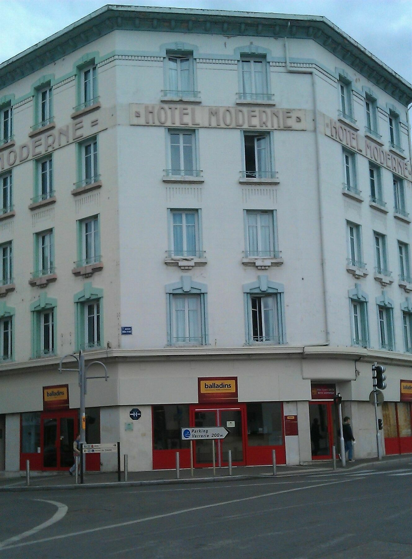 Brit Hotel Confort Nevers Centre Gare Bagian luar foto